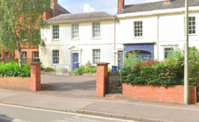 Historic Manor house sleeps 10, free parking